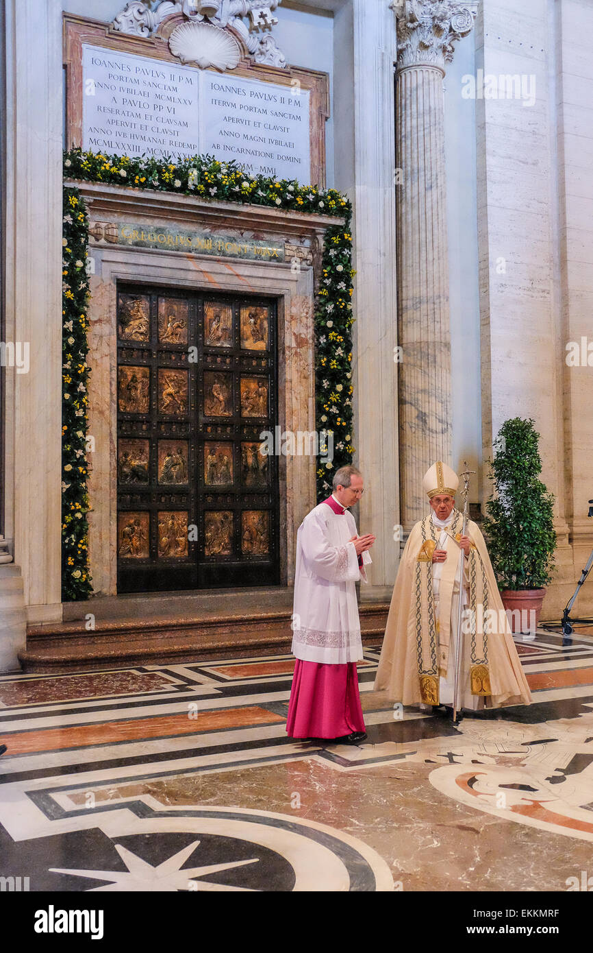 St. Peter`s Basilica, Vatican City. 11th April, 2015. Pope Francis Ceremony publication Papal Bull Holy Year of Mercy Credit:  Realy Easy Star/Alamy Live News Stock Photo